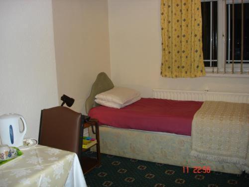 Victoria Park Hotel Manchester Room photo